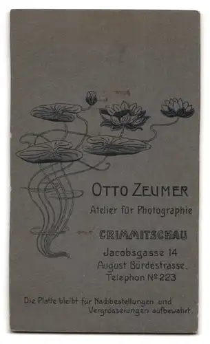 Fotografie Otto Zeumer, Crimmitschau, Jacobsgasse 14, Modisch gekleideter Herr mit Zwicker und Oberlippenbart