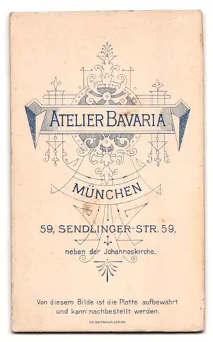 Fotografie Atelier Bavaria, München, Sendlingerstr. 59, Junger Herr im Anzug mit Fliege