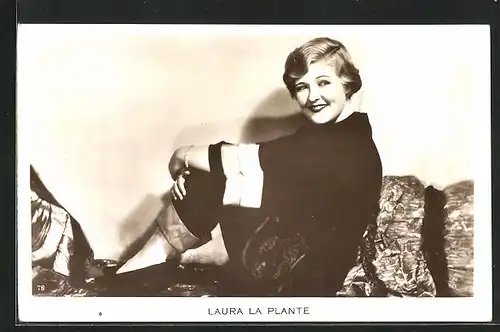 AK Schauspielerin Laura La Plante mit Dauerwelle und freundlichen Lächeln