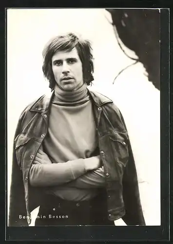 AK Schauspieler Benjamin Besson in Lederjacke