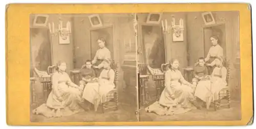 Stereo-Fotografie unbekannter Fotograf und Ort, Mutter mit Ihren Kindern in einer Studiokulisse