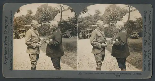 Stereo-Fotografie Keystone View Comp., Meadville / PA., Joffre and Pershing in Gouvernors Garden, Paris