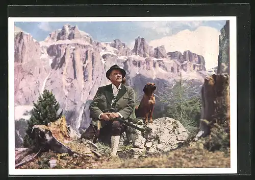 AK Filmszene aus Schloss Hubertus, Jäger mit Hund in den Bergen