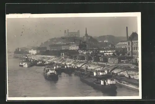 AK Bratislava, Frachtschiffe und Dampfer entlang des Hafens