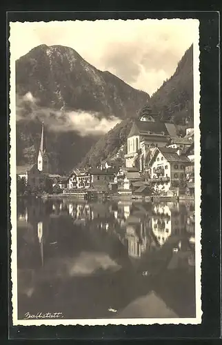 AK Hallstatt, Teilansicht vom See aus