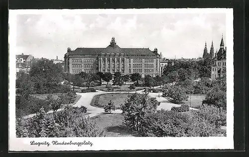 AK Liegnitz, Hindenburgplatz mit Bäumen