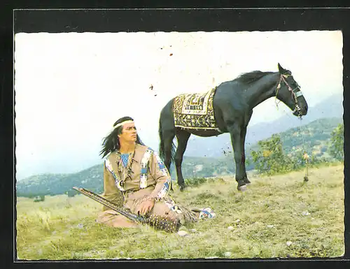 AK Filmszene aus Karl May-Film Der Schatz im Silbersee, Pierre Brice als Winnetou
