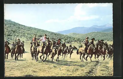 AK Filmszene aus Karl May-Film Der Schatz im Silbersee, Hernapreschende Banditen