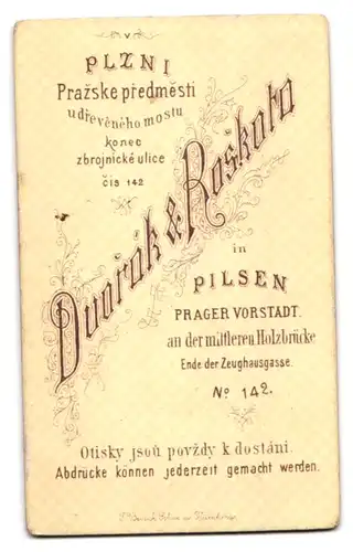 Fotografie Dvorak & Roskota, Pilsen, Zeughausgasse 142, Portrait charmanter junger Mann mit Schnurrbart