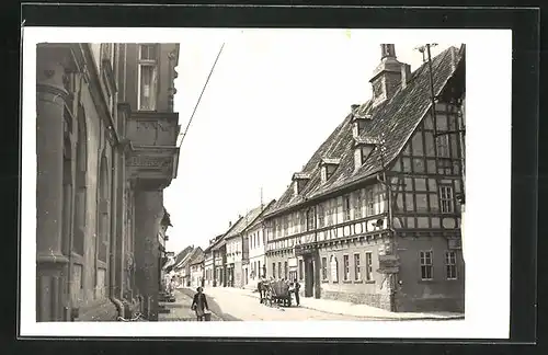 Foto-AK Kelbra, Strassenpartie mit Fachwerkhaus 1953