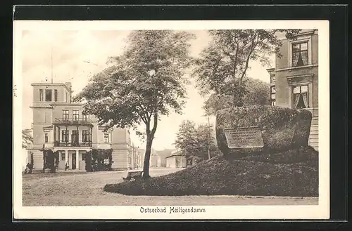 AK Heiligendamm / Ostsee, Gebäudepartie, Ehrenmal