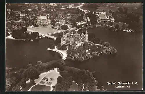 AK Schwerin i. M., Luftaufnahme vom Schloss
