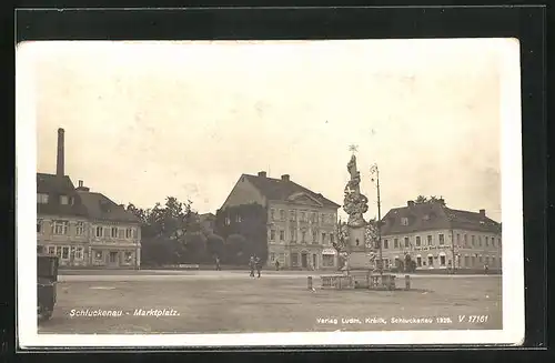 AK Schluckenau / Sluknov, Marktplatz mit Denkmal