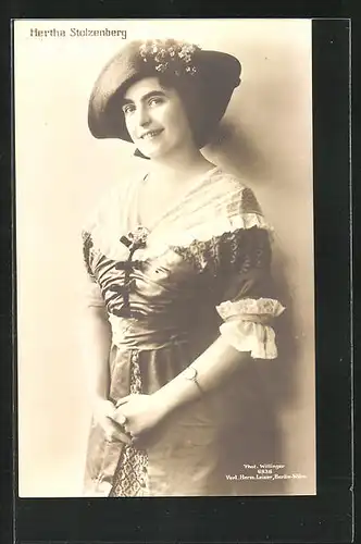 AK Opernsängerin Hertha Stolzenberg im Bühnenkleid