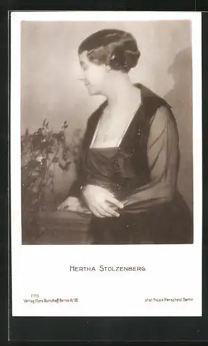 AK Opernsängerin Hertha Stolzenberg im Kleid