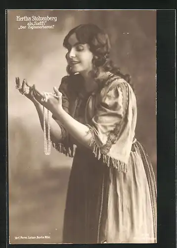 AK Opernsängerin Hertha Stolzenberg als Saffi in Der Zigeunerbaron