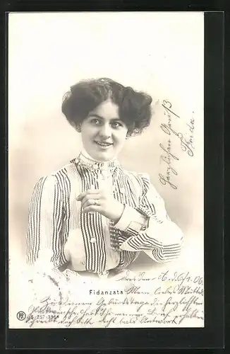 AK Opernsängerin Fidanzata in hübscher gestreifter Bluse