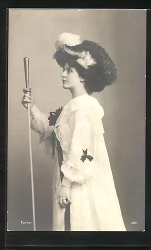 AK Opernsängerin Geraldine Farrar im Bühnenkostüm
