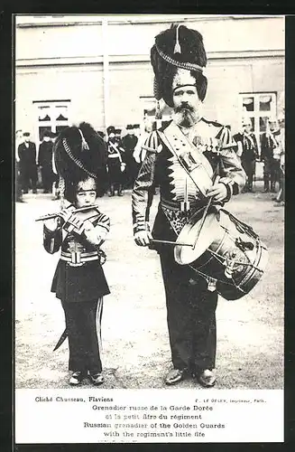 AK Grenadier russe de la Garde Dorée et le petit fifre du régiment, Russischer Grenadier und kleiner Soldat