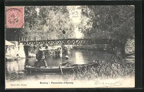 AK Brunoy, Passerelle d`Epinay, Männer in einem kleinen Boot unter der Brücke