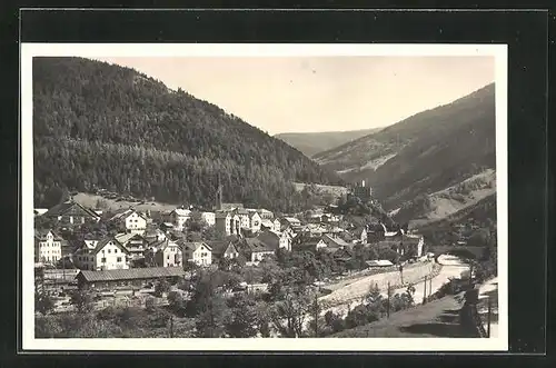 AK Landeck in Tirol, Generalansicht der Ortschaft im Tal