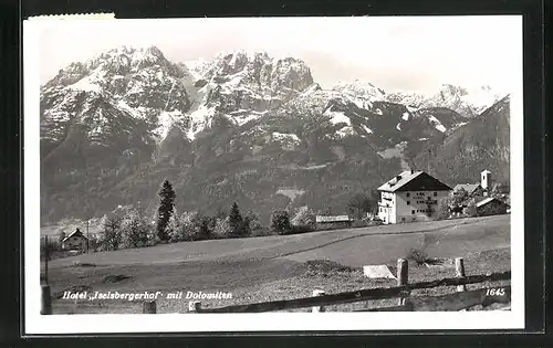 AK Iselsberg, am Hotel Iselsbergerhof mit Blick auf die Dolomiten