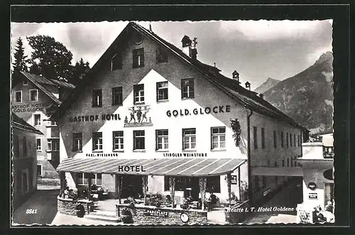 AK Reutte i. Tirol, vor dem Hotel Goldene Glocke