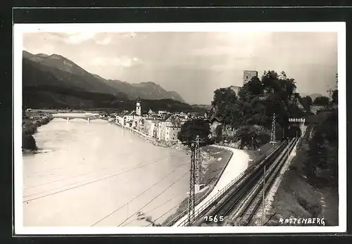 AK Rattenberg, Stadtansicht mit der Brücke und der Burg von der Bahnstrecke aus gesehen