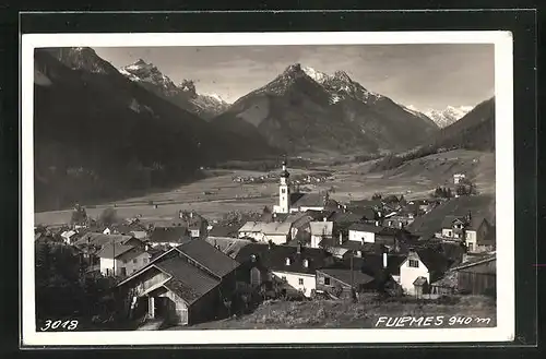 AK Fulpmes, Ortstotale mit der Kirche und Gebirgsblick