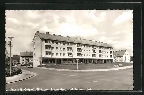 AK Neustadt, Blick vom Rackersberg auf Berliner Platz