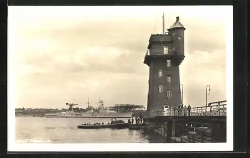 AK Kiel, Kriegsschiff vor dem Signalturm