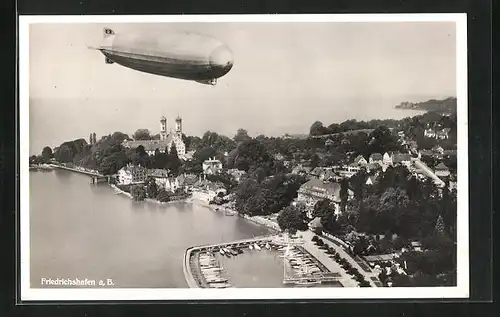 AK Friedrichshafen a.B., Flug im Zeppelin über die Stadt