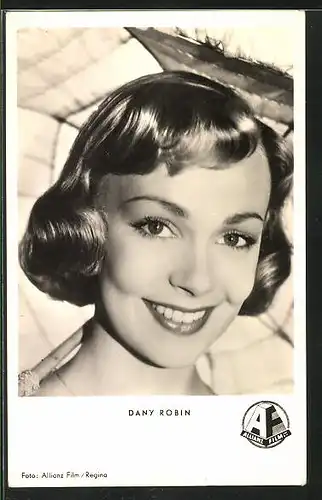 AK Schauspielerin Dany Robin mit strahlendem Lächeln