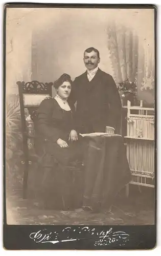 Fotografie Otto Wittkopf, Neu-Ruppin, Steinstrasse 27, Mann steht neben seiner Ehefrau
