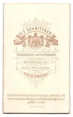 Fotografie P. F. Schmittner, Friedberg, Metzgergasse 316, Bursche mit Buch in der Hand