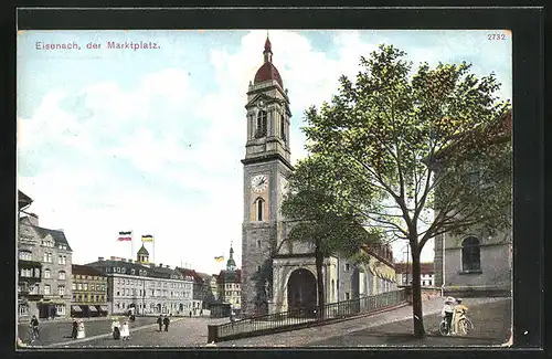 AK Eisenach, Marktplatz mit Kirche und Passanten