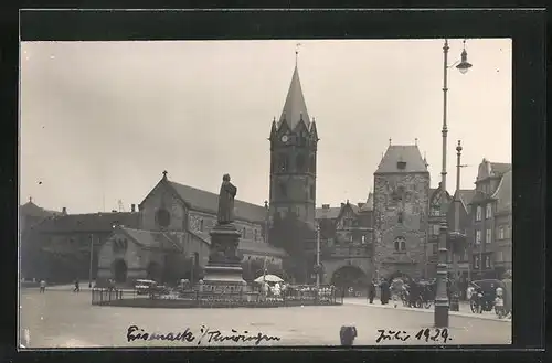 AK Eisenach /Thür., Denkmal mit Kirche