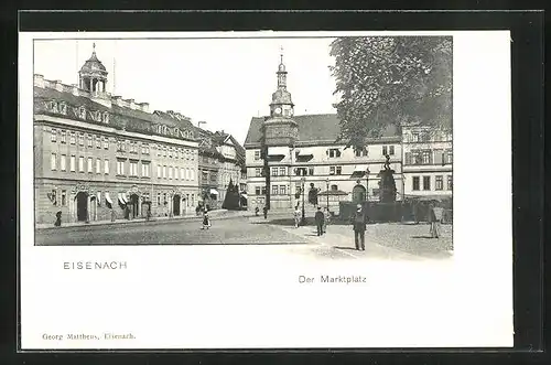 AK Eisenach, Marktplatz mit Passanten und Brunnen