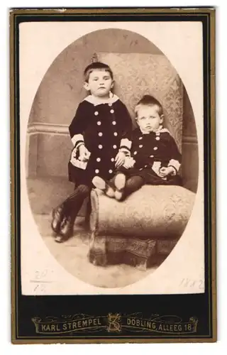 Fotografie Karl Strempel, Döbling, Alleegasse 18, Zwei Kinder in modischer Kleidung