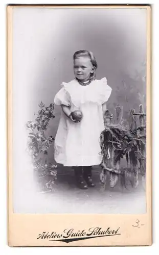 Fotografie Guido Schubert, Dresden, Marschallstrasse 46, Kleines Mädchen in weissem Kleid