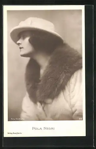 AK Schauspielerin Pola Negri im Pelzmantel