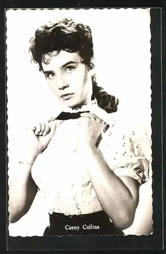 AK Schauspielerin Corny Collins mit Fliege