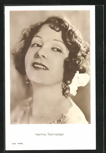AK Schauspielerin Norma Talmadge schaut seitlich