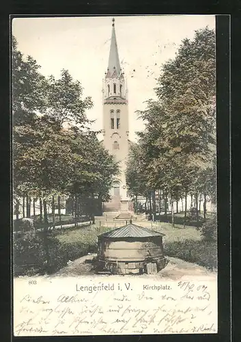 AK Lengenfeld i. V., Kirchplatz mit direktem Blick zur Kirche