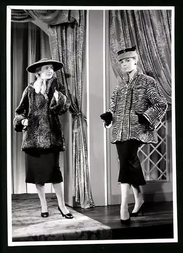Fotografie Damenmode, hübsche Model's mit Hut tragen verschiedene Pelzmäntel