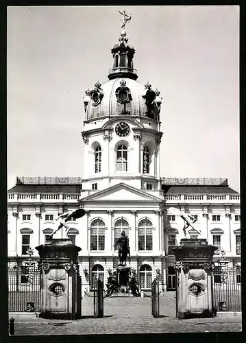 Fotografie unbekannter Fotograf, Ansicht Berlin-Charlottenburg, Eingang zum Schloss Charlottenburg