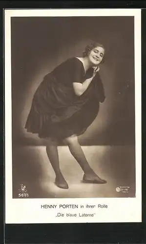 AK Filmszene aus Die blaue Laterne, Henny Porten