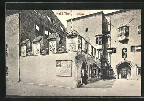 AK Hall, Mann vor dem Rathaus