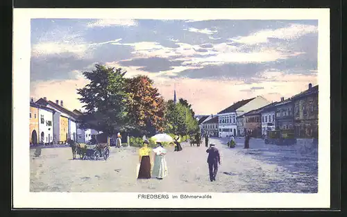 AK Friedberg im Böhmerwald, Passanten am Marktplatz