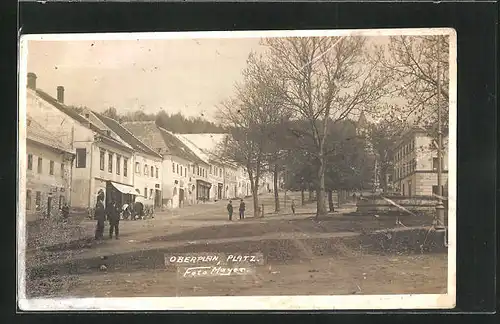 AK Oberplan, Passanten am Platz